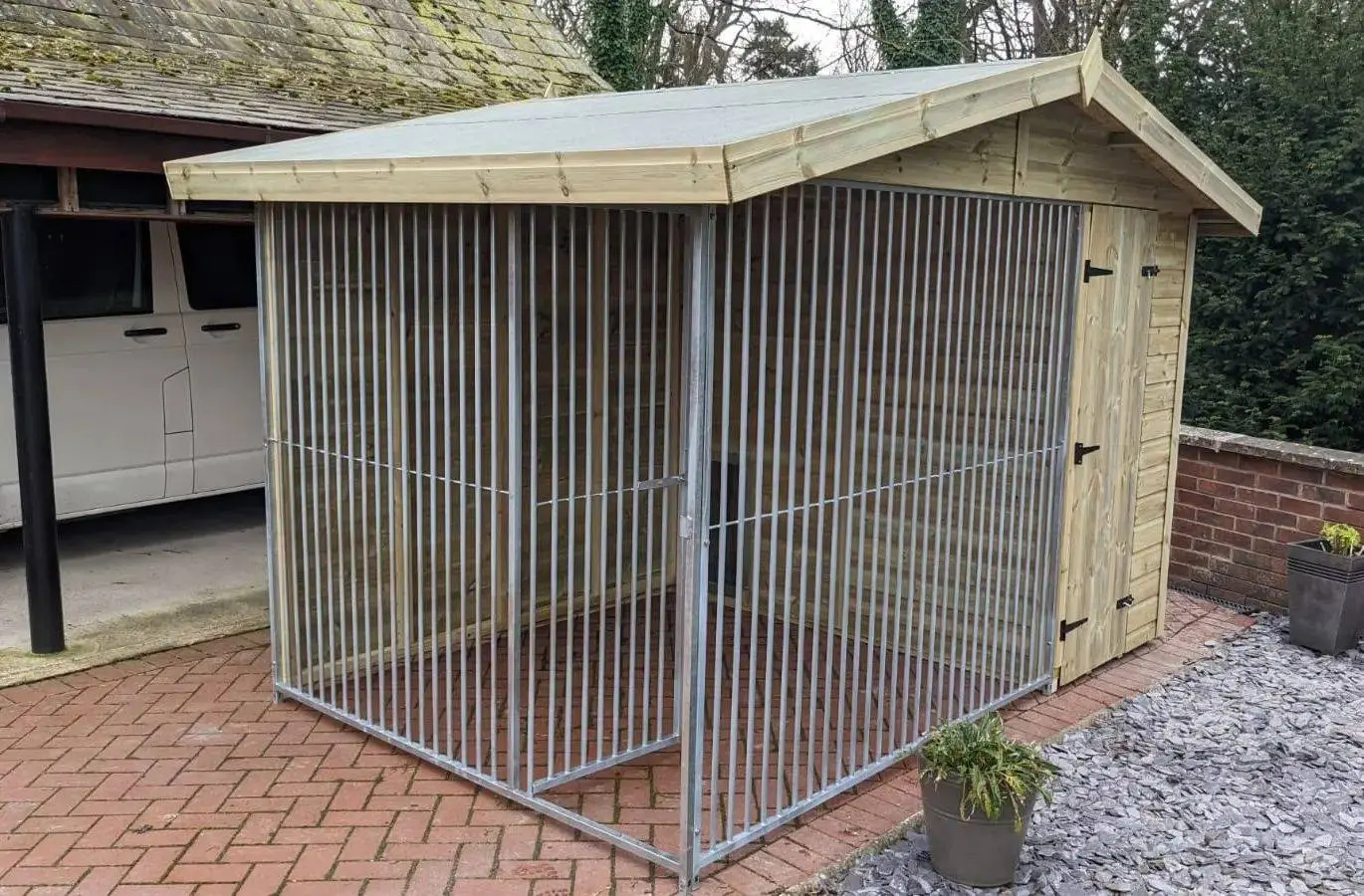 Benchmark Dog Kennel with Apex Roof - Single 10 x 8ft, Premium Wood Range - Image 5