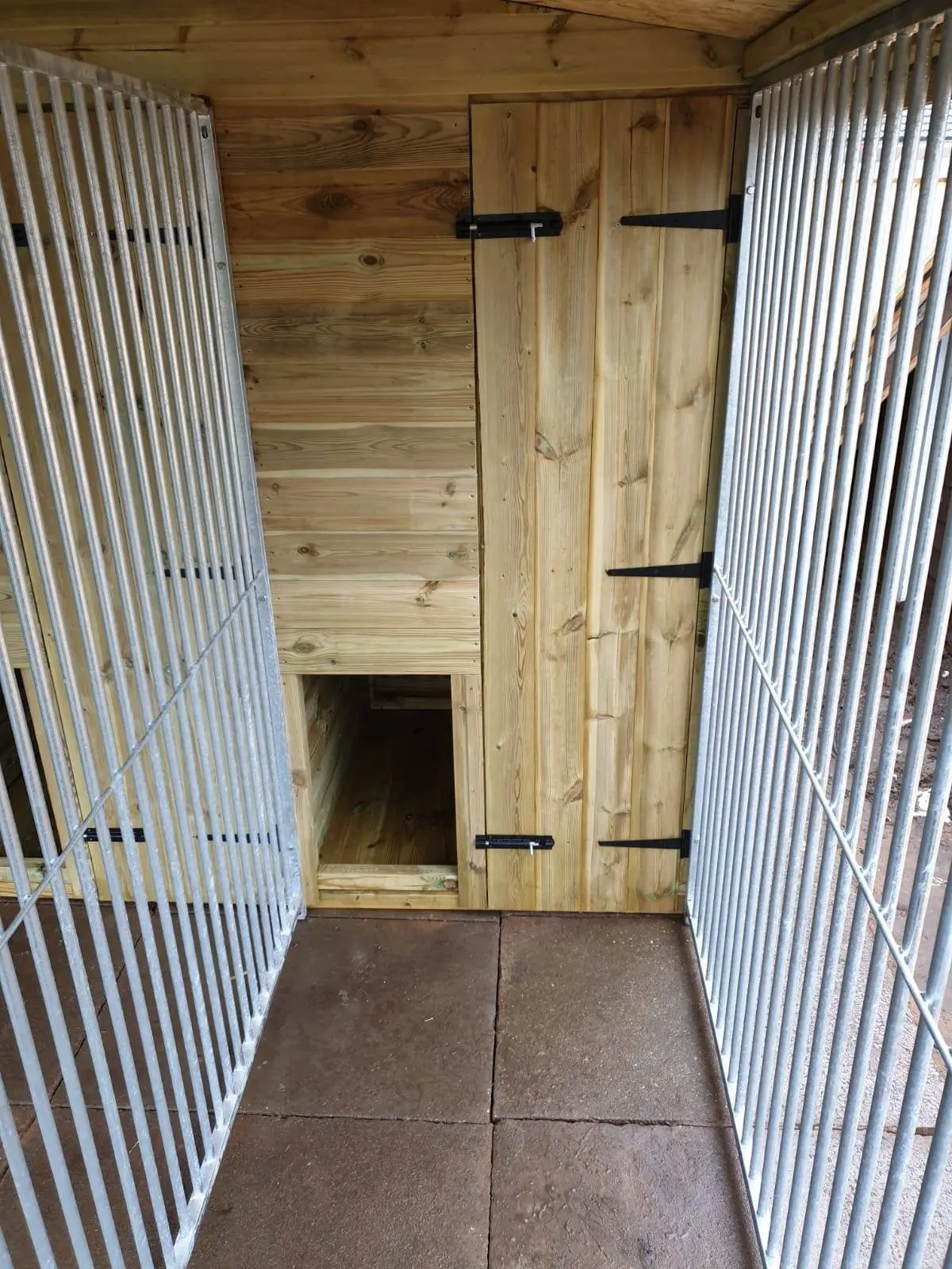 13 X 10 ft Four Bay Kennel - Image 3