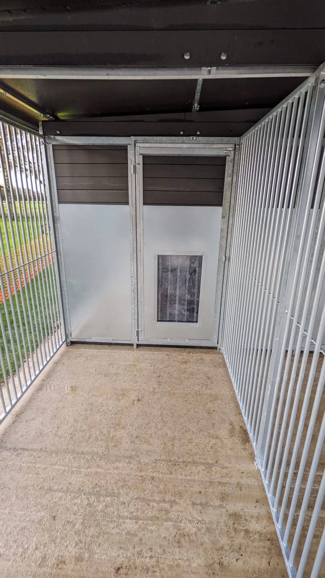 16.5 X 12 ft Five Bay Eco Thermal Plastic Dog Kennel - Image 5