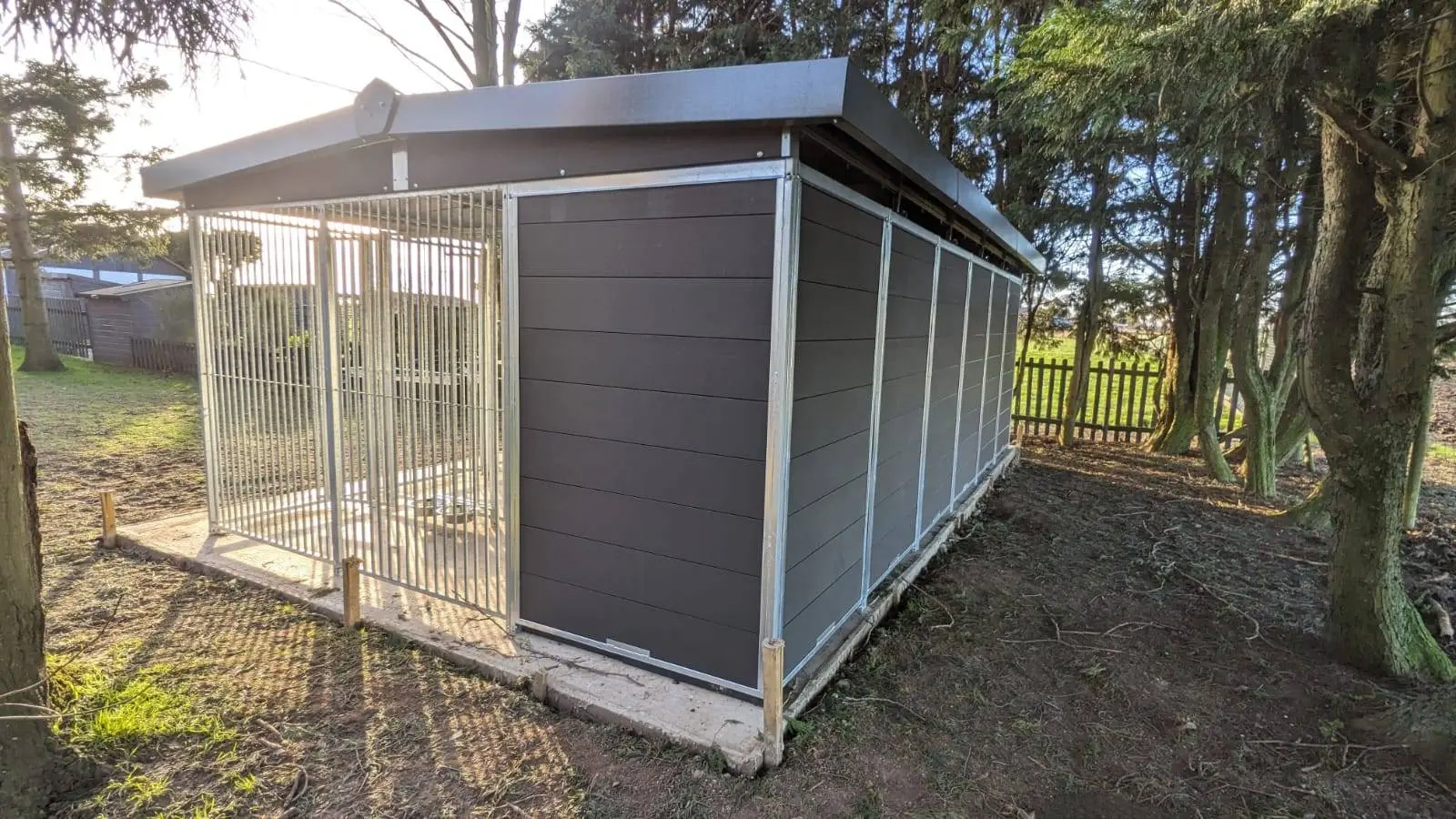 20 X 8 ft Six Bay Eco Thermal Plastic Dog Kennel - Image 3