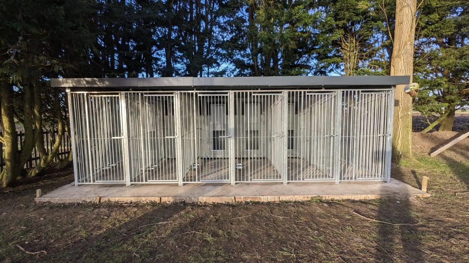 24 X 12 ft Six Bay Eco Thermal Plastic Dog Kennel - Image 4