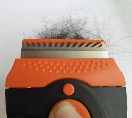 Doghealth De-Shedding Grooming Comb - Image 3