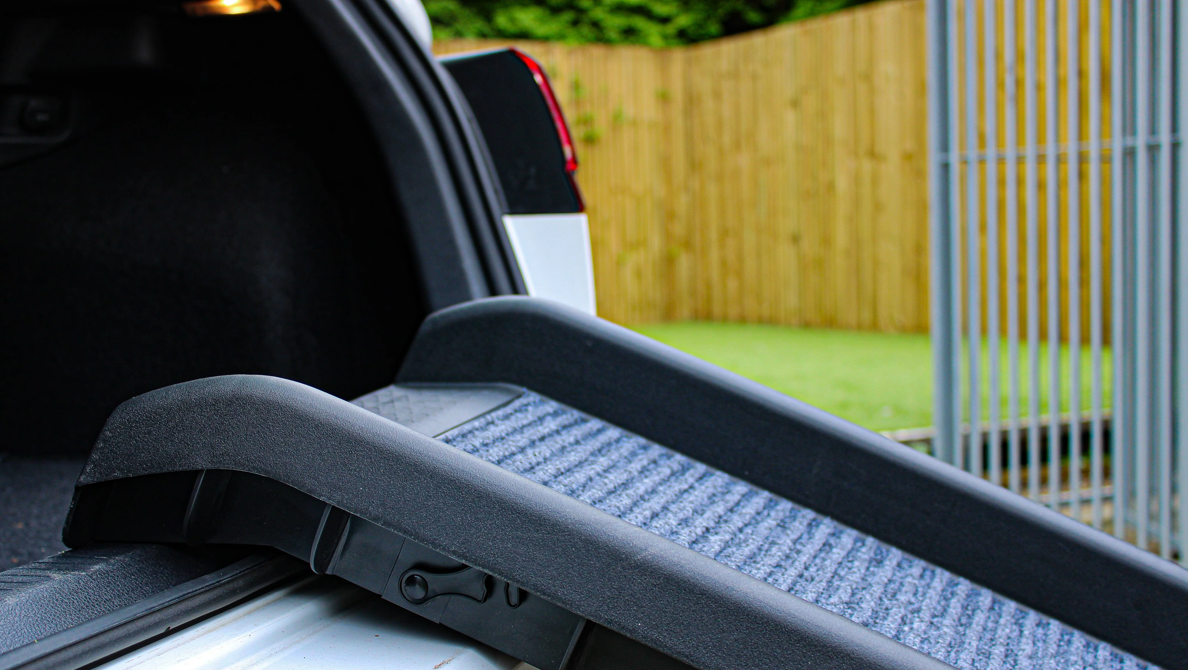 Folding Dog Car Ramp - Image 3