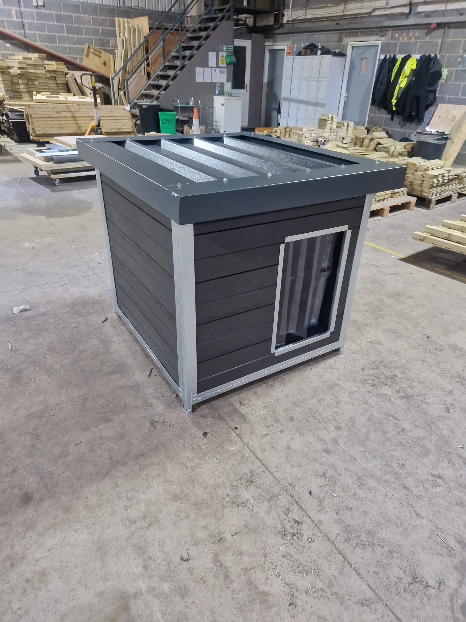 Premium Insulated WPC Dog Kennel/Cabin 1.2x1m - Image 4